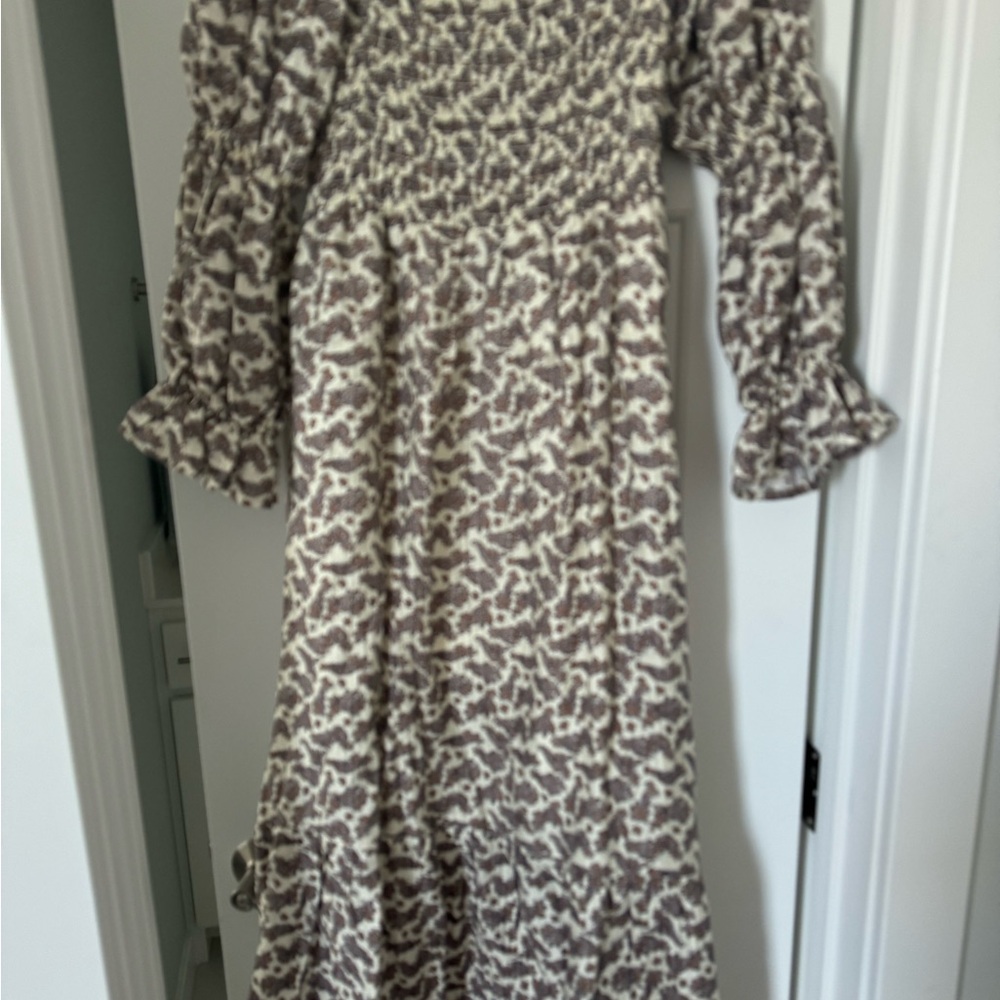 Chic Long Sleeve Patterned Dress in Brown and Cream